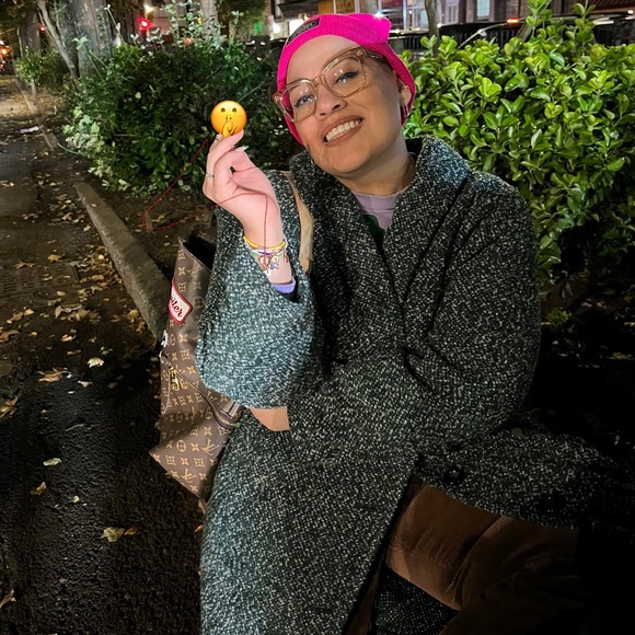 Meet your Posher, Lucky - Picture 2 of 4